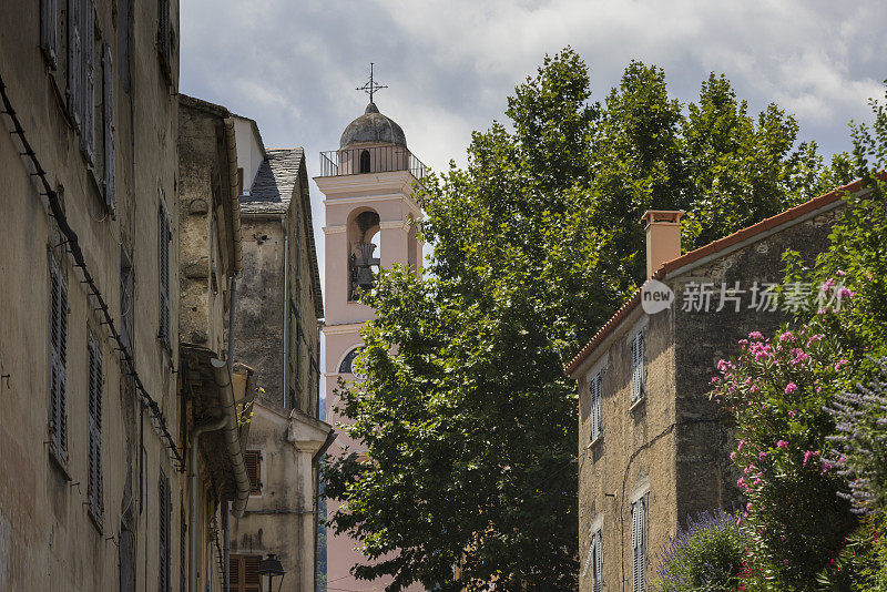 Eglise de l’annonation的钟楼，Corte村最古老的建筑(1450年)